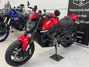 Ducati Monster 937 2021, état impeccable, moto sportive d'occasion à vendre - Product Image 4