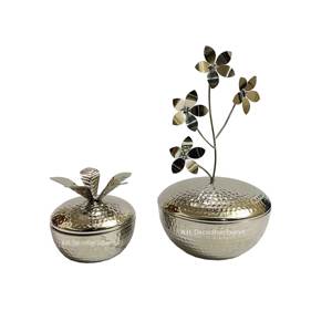 Prix de gros Pots à bougies vides en métal aluminium Conteneur à cire parfumée Pots à bougies colorés avec couvercles Pots à bougies faits à la main - Product Image 4