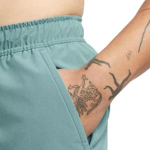 Venta al por mayor de pantalones cortos casuales para los hombres de estilo Atlético Streetwear para trotar sesiones de gimnasio y salidas de clima cálido - Product Image 4