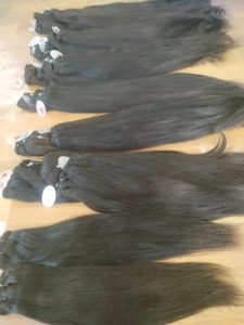 Mechones de Cabello Liso de Color Natural de 28 Pulgadas - Product Image 3