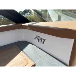 Barco de Lujo Cobalt R31 2026 con Motor Intraborda Volvo, 31'5" de Longitud, Garantía de 10 Años - Product Image 6
