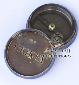 Brújula de latón antiguo Albert Einstein con figura histórica Brújula de bolsillo grabada de Estilo Vintage para regalo - Product Image 4