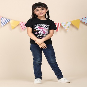 T-shirt à col rond 100% coton personnalisé pour filles disponible dans différentes méthodes et matériaux d'impression main à vendre - Product Image 2