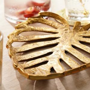 Plateau en métal design feuille de Monstera de luxe pour décoration de table moderne Idéal pour les collations Clés de bijoux Pièce d'accent élégante pour la maison - Product Image 2