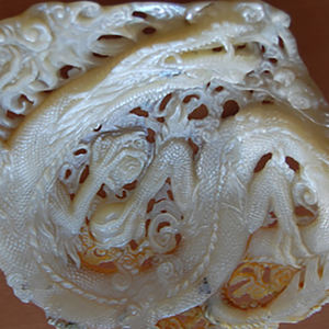 Concha tallada Arte Maestro Indonesia SEASHELL JEWELRY con motivo de serpiente de dragón técnica pulida para uso de recuerdo - Product Image 3