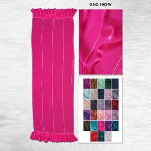 Élégant foulard long en organza pour femmes avec un effet de rayures texturées subtils et une bordure à volants - Product Image 5