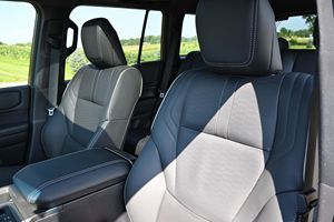 INCREÍBLEMENTE LIMPIO TOYOTA LAND CRUISER PRIMERA EDICIÓN 2024, TRACCIÓN EN LAS CUATRO RUEDAS TODAS LAS HORAS, TURBOCOMPRESOR, TRANSMISIÓN AUTOMÁTICA - Product Image 5