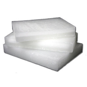 Crude White Crystal <b>Paraffin</b> Wax Solid Bulk Supply for Candle Making with 0.5% <b>Oil</b> Content 58-60 Melting Point at Origin - Product Image 2