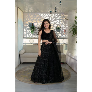 Elegante lehenga negra para revendedores de Ropa Étnica, disponible a granel en calidad superior y precio al por mayor barato. - Product Image 1