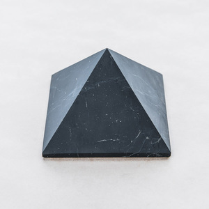 Pyramide de shungite non polie 7,9 pouces (200 mm) - Product Image 1