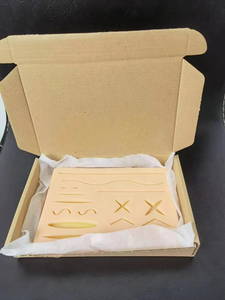 Pince manuelle en acier inoxydable durable de classe I, avec coussin de suture d'entraînement en silicone résistant à la déchirure pour la pratique de la suture - Product Image 5