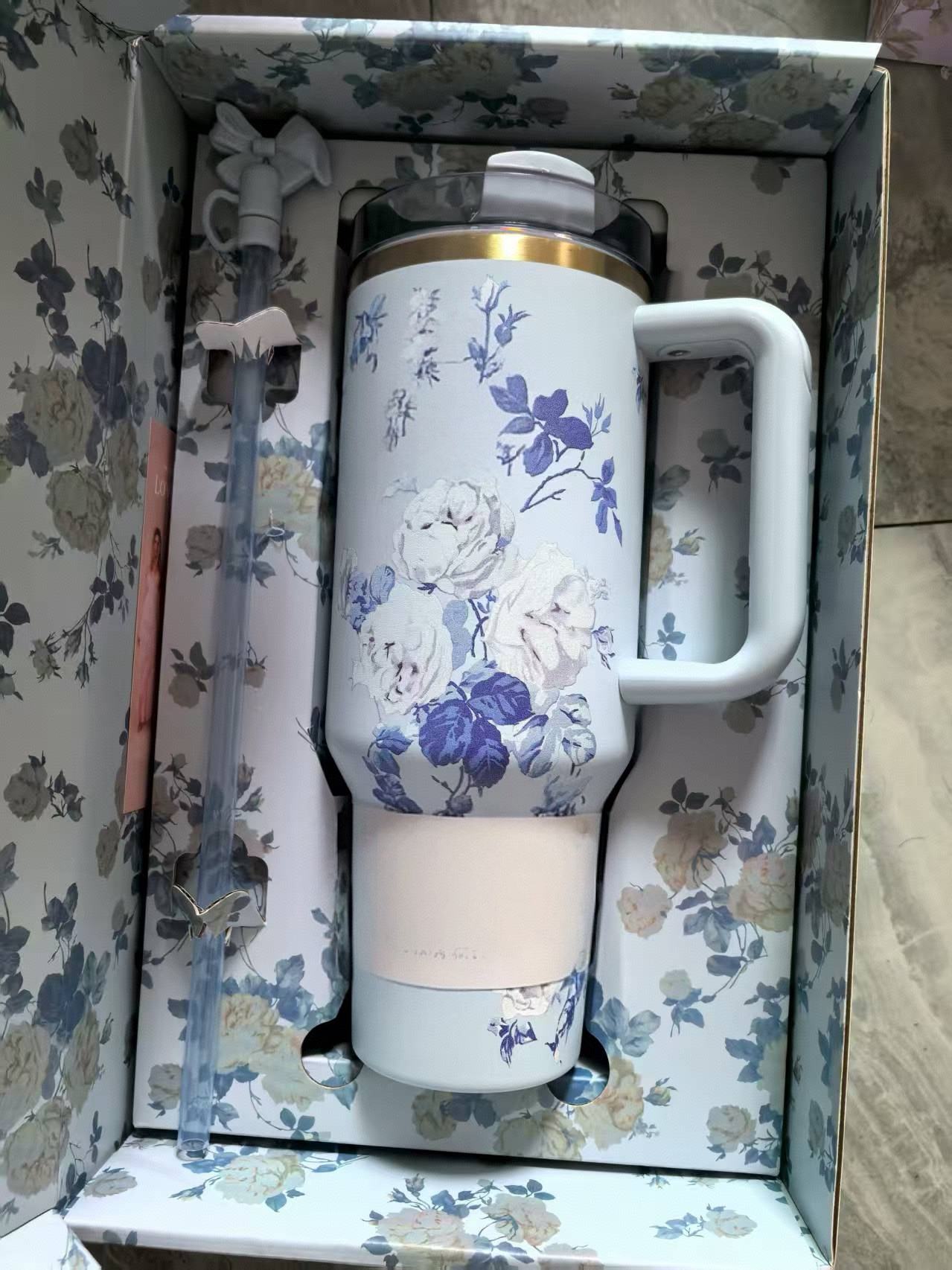 Blue flower (gift box packaging)