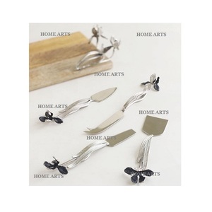 Ensemble de 4 couverts en acier inoxydable de qualité supérieure, couleur argent, fabriqués en Inde - Product Image 4