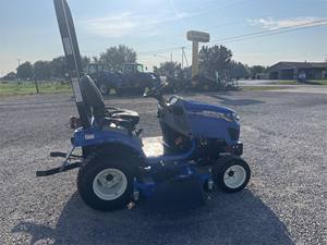 Tractor Agrícola New Holland Workmaster 25S 4WD 2023 con Transmisión por Engranajes, 25HP, Bomba de Caja de Cambios y Componentes Centrales de Rodamientos para el Motor - Product Image 3