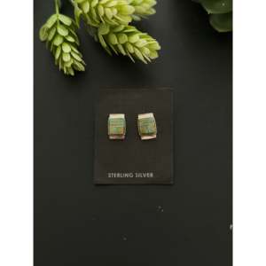 Pendientes Navajo Hechos a Mano con Turquesa Royston y Plata de Ley, Diseño Geométrico - Product Image 1