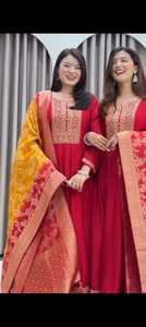 Nouvelle collection de robes de soirée pour femmes Anarkali Gown Pant Dupatta Set avec col brodé au prix de gros - Product Image 5