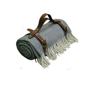 ผ้าห่มขนสัตว์เนื้อนุ่มลายก้างปลาสีถ่านออกแบบได้ตามต้องการ - Product Image 3