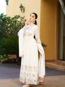 Vestido Anarkali de diseñador elegante de calidad superior en telas ricas para uso festivo, cenas de recepción y grandes celebraciones a la venta - Product Image 3