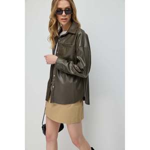 เสื้อเชิ้ตหนังเทียมสไตล์ลำลองพร้อมโลโก้ด้านหน้า - Product Image 4