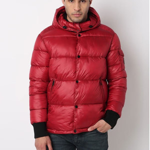 เสื้อแจ็คเก็ตผู้ชายน้ำหนักเบาสำหรับกิจกรรมกลางแจ้ง เสื้อแจ็คเก็ตบุใยสังเคราะห์สำหรับผู้ชาย เสื้อโค้ทกันหนาวสำหรับฤดูหนาว เหมาะสำหรับการเดินป่า ตั้งแคมป์ ท่องเที่ยว และสวมใส่ในชีวิตประจำวัน - Product Image 1