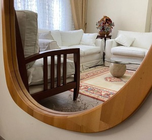 Miroir mural irrégulier en bois de hêtre artisanal, design asymétrique, écologique, art déco pour salon et entrée - Product Image 2