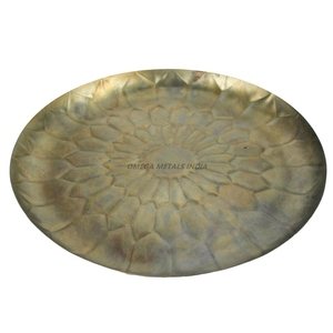 Encantadora bandeja rústica de madera de tres niveles para servir con acabado natural para una exhibición elegante y opciones de entretenimiento versátiles - Product Image 2