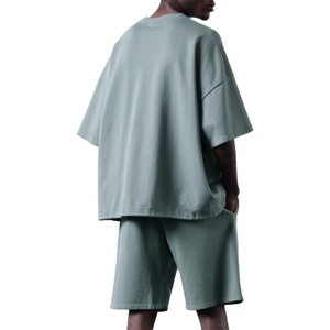 Camiseta y pantalones cortos de lujo para hombre, estilo hip-hop urbano, de gran tamaño, con hombros caídos y corte holgado, a la moda y personalizados. - Product Image 6