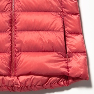 Hot Selling Customized Cropped Thick Patchwork <b>Winter</b> Red Gilet Puffer <b>Coat</b> for Men <b>Waterproof</b> <b>Winter</b> Jackets for Men and Women - Product Image 4
