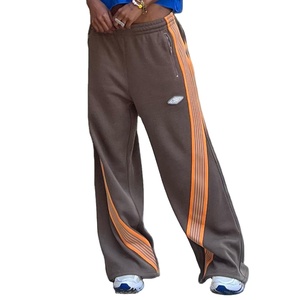 Pantalons en coton personnalisés OEM pantalons de survêtement amples pantalons de fabricant pour hommes pantalons de survêtement évasés personnalisés pantalons baggy à jambes larges à rayures - Product Image 1