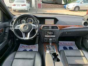 Mercedes-Benz C 300 Sport 4MATIC 2012 / Disponible para la Venta con Bajo Kilometraje, Motor de Gasolina, Auto Usado en Excelentes Condiciones, Sin Accidentes - Product Image 5