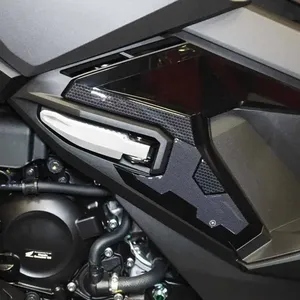 Protezioni 3D per Poggiapiedi Compatibili con Honda ADV350 2022-2025, Adesivi Eleganti per Moto - Product Image 1