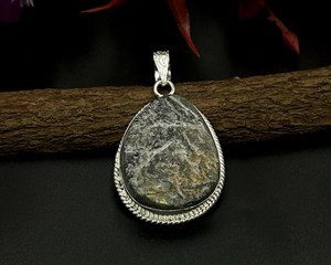Pendentif en pierres précieuses de Labradorite rugueuse fait à la main bijoux en argent collier de guérison pendentif Unique cadeau d'anniversaire - Product Image 4