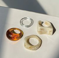 Bague sculptée en résine irrégulière, pièce d'art vert massif et artistique pour collection et exposition