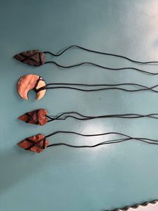 Pierre précieuse d'agate sculptée à la main Jaspe fantaisie Pendentifs en fil de flèche naturel Collier d'agate fait à la main de cristaux Amayra Inde - Product Image 5