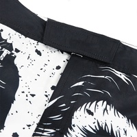 Shorts de MMA/Boxe DEUKA WEARS personnalisés avec impression par transfert thermique, extensibles dans 4 directions, pour le kickboxing, 94% polyester, 6% élasthanne, tissu 180g