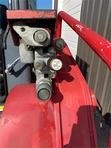 เทคโนโลยีล้ำสมัย 2012 ทาเคอุจิ TL12 รถตักล้อยางสำหรับงานเกษตรที่ขายดีที่สุด ได้รับการรับรองมาตรฐาน CE และ EPA ทำงานได้อย่างมีประสิทธิภาพ ไร้ปัญหา และแข็งแกร่ง - Product Image 3