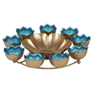 Urli rústico dorado de herencia luminosa con acento Diya Calidez de la tradición Urli dorado rústico con Diya para su hogar - Product Image 2
