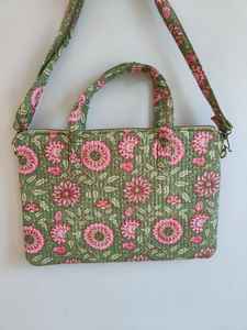 Sac pour ordinateur portable matelassé floral vintage de haute qualité fait à la main avec fermeture éclair et poignée pour les voyages - Product Image 4