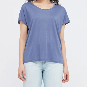 Camiseta de algodón suave básica con cuello redondo para mujer, camiseta informal en blanco de algodón 100 por ciento, camiseta en blanco de moda para exteriores con logotipo personalizado, ropa de uso diario - Product Image 1