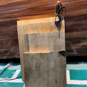 Tabla de Cortar Rectangular de Madera con Mango, Duradera y Fácil de Limpiar, 2.5 cm de Grosor, para Cortar Frutas en la Cocina, Hecha en India - Product Image 1