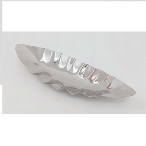 Plat ovale en métal de qualité supérieure, design moderne fait à la main, pour la décoration de la maison, la vaisselle, la cuisine, pour la maison, le restaurant, les occasions et les fêtes. - Product Image 3