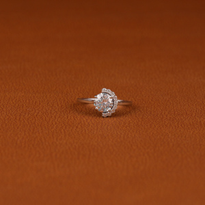 Diamante cultivado en laboratorio con anillo de diamante de corte redondo, Diamante lateral de corte redondo, anillo de compromiso cultivado en laboratorio, anillo de oro sólido de 10KT para su regalo - Product Image 1