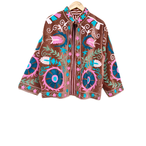 Veste Velvet Artisan Brodé Suzani Velvet Jacket avec Grey Striped Fabriqué avec des matériaux de haute qualité et a un look Suzani - Product Image 1