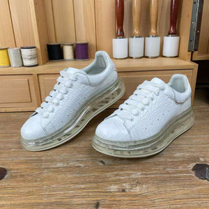 Sneakers en cuir texturé crocodile de qualité supérieure – Chaussures décontractées à plateforme blanches à semelle transparente pour hommes - Product Image 5