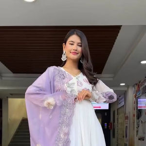 ชุดงานปักเย็บขอบผ้าจอร์เจียแบบเต็มตัวพร้อมใส่ - Product Image 1