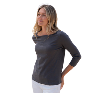 T-shirt pour femme en coton biologique de luxe 100% pré-rétréci certifié GOTS, col bateau, manches 3/4, gris foncé, coupe classique, doux et premium - Product Image 4