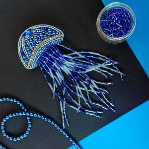 Dernier modèle de breloque cerise personnalisée, brodée à la main, avec perles, carrée, pleine couleur, mignonne, tendance, luxueuse, élégante, design haut de gamme, sur mesure - Product Image 4