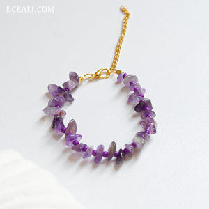Rehaussez votre style avec ce bracelet en pierre naturelle, orné de perles et d'éléments charmants, parfait pour les femmes à la pointe de la mode. - Product Image 6