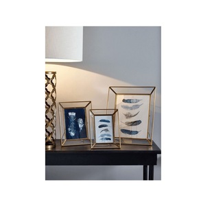 Elegante marco de fotos de metal artesanal para regalos inolvidables que ofrece un acabado elegante, durabilidad y atractivo que siempre es actual. - Product Image 2