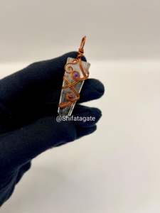 Colgante de punto de cuarzo transparente hecho a mano con envoltura de alambre de cobre y cuentas de amatista collar de cristal curativo Natural joyería espiritual - Product Image 3